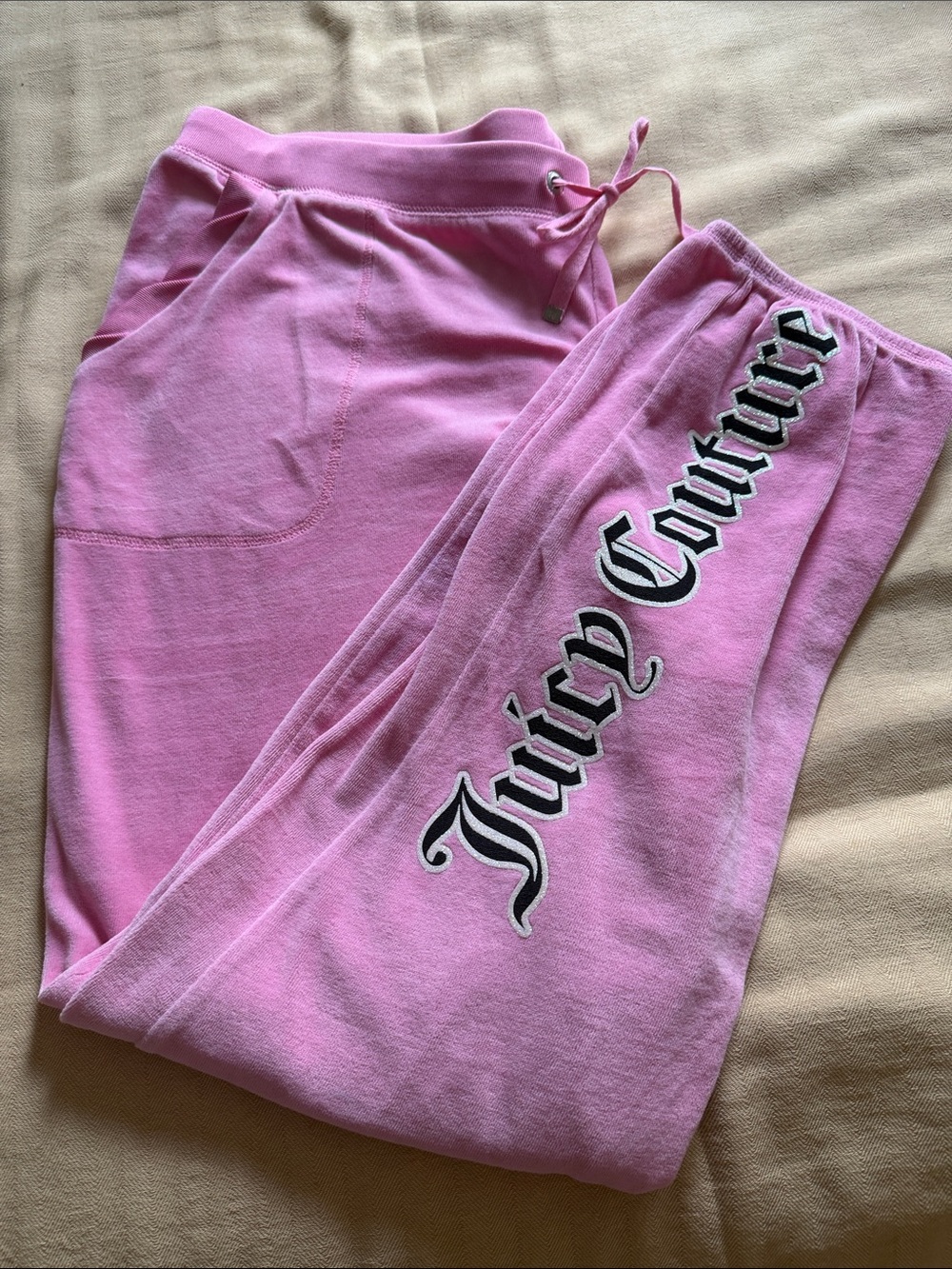 Juicy Couture new 38”,Pink Velour Joggers & Logo size XL,luxurious,perfect!